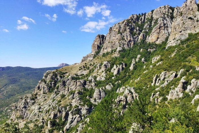 Вид на Долину Приведений в ясную погоду