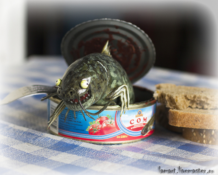 Сом, обжаренный в томатном соусе