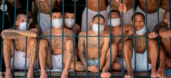 Дом для гангстеров: самая большая тюрьма в мире Длиннопост, Тюрьма, Сальвадор, Латинская Америка, Террористы, Теснота, Борьба с преступностью, Видео, YouTube