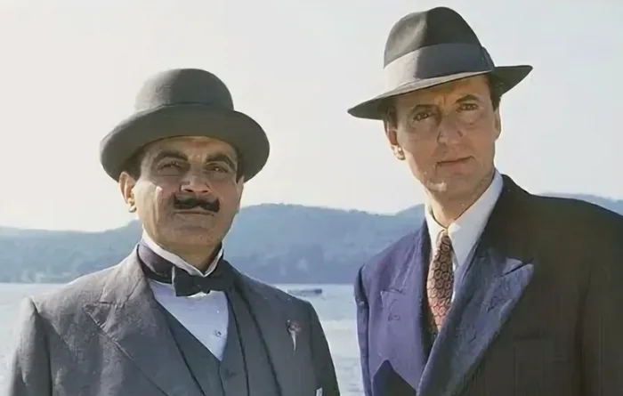 Как снимали сериал Пуаро Агаты Кристи: кадры со съемок и интересные факты Актеры и актрисы, Классика, Фото со съемок, Эркюль Пуаро, Дэвид Суше, Агата Кристи, Экранизация, Яндекс Дзен (ссылка), Ностальгия, Длиннопост