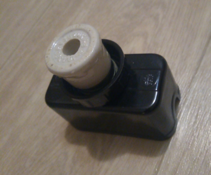 Внешний вид с вкрученной "пробкой".