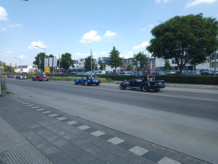 Немного местного колорита. Всю зиму эти машины начищали, для того чтобы весной покататься.