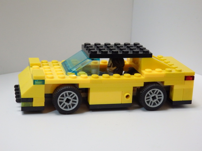 Тачка понтовая, но тесная.