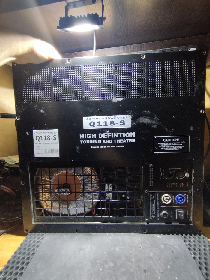 D&B audiotechnik Q-18S ,  , ,  , ,  , 