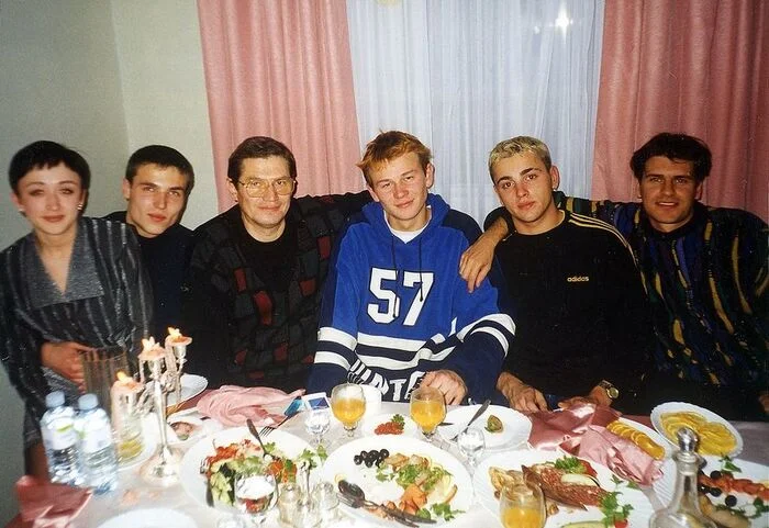 Интересные фотографии 90 -х (часть 113) 90-е, Детство 90-х, Ностальгия, Фотография, Эпоха, Знаменитости, Наоми Кэмпбелл, Roxette, Афганцы, Михей, Фильм Брат, Леня голубков, Группа Отпетые мошенники, Якубович, Кабаре-дуэт «Академия», Подборка, Длиннопост