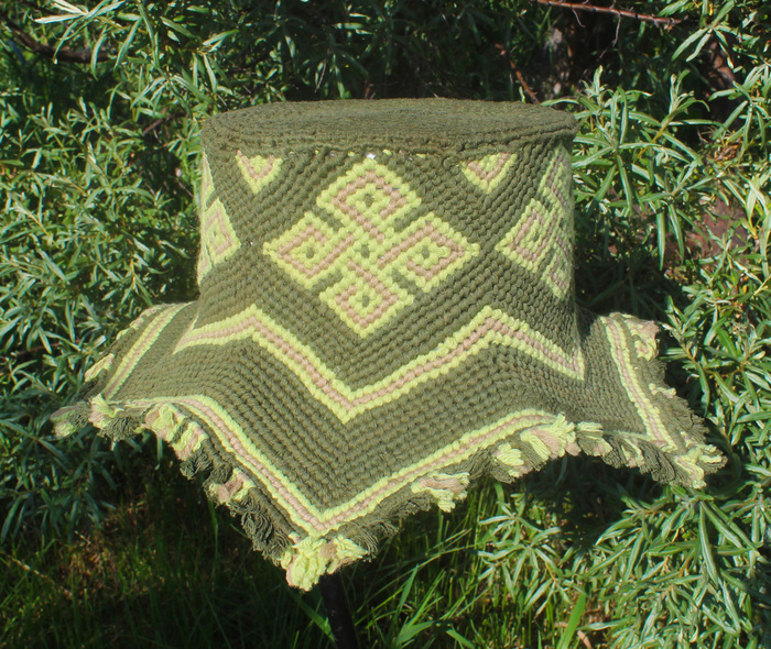 Шляпа-панама с кельтским узором