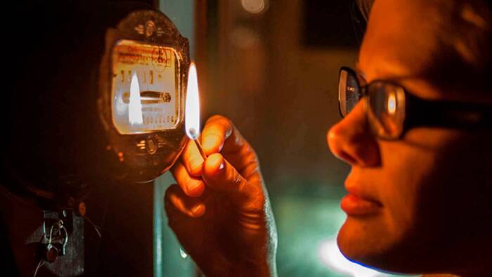 В квартире отключили свет — в итоге вышла из строя техника. Можно ли требовать компенсации и что предпринять?