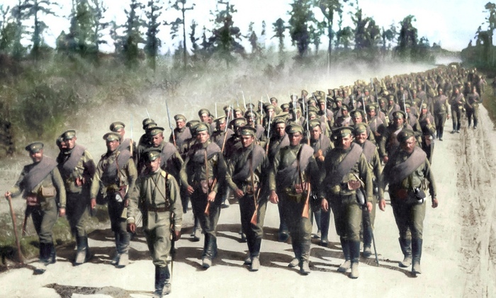 Пехотинцы Российской армии на марше Первая мировая война 1915 г