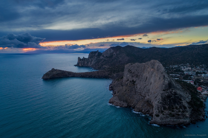 Зимний закат у берегов Нового Света