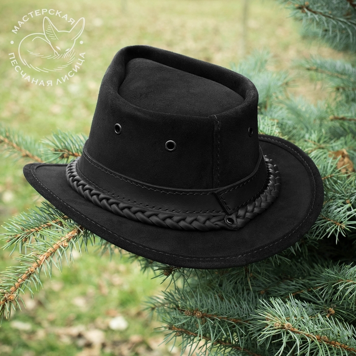 шляпа из кожи