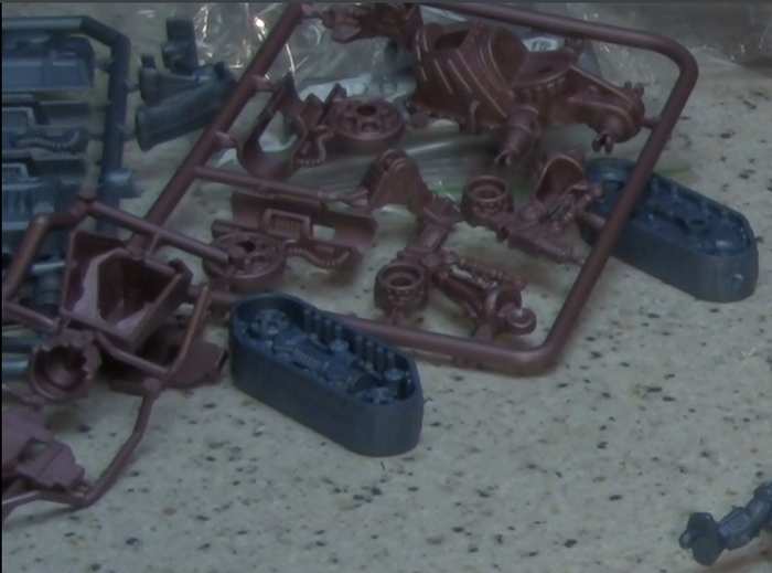 Боевая машина "Рэптор" (Этот литник тоже не получилось снять из-за выключенной камеры)