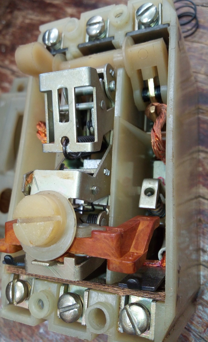 Все детали, узлы реле для надежной работы, должны быть безупречны изготовлены и собраны в единую конструкцию.