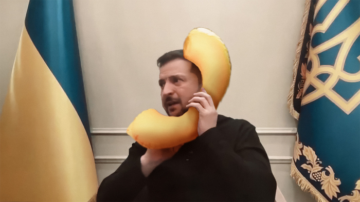 Ответ на пост «Клоун имитирует звонок по телефону»