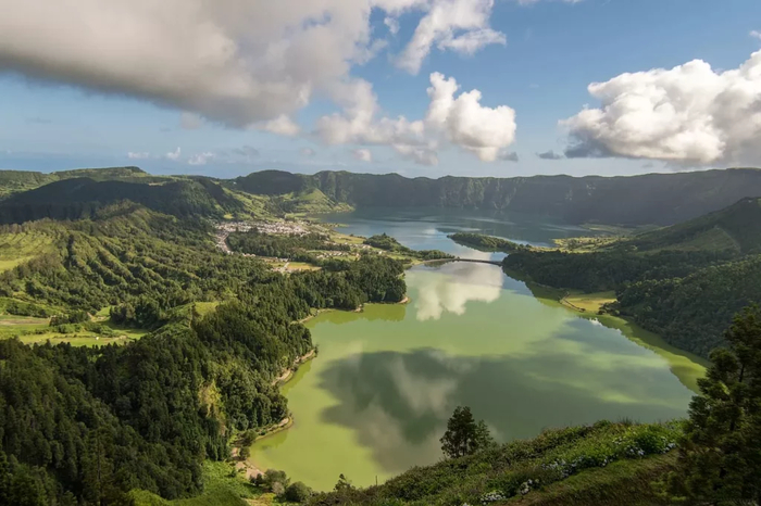 Азорские острова поражают буйством красок