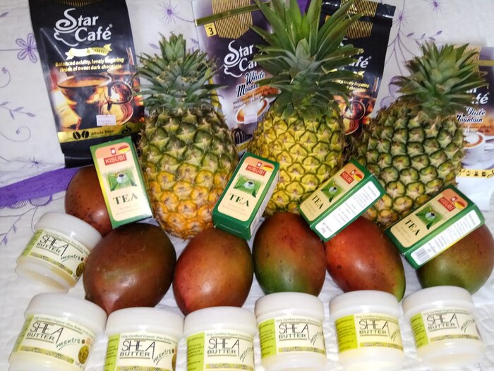 Расслабляешься, ешь манго с ананасами, пьёшь виски со знойными мулатками.