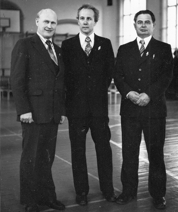 Рис. 3. Ю. Черкасов, Я и Ю. Шабакин. Фото из личного архива