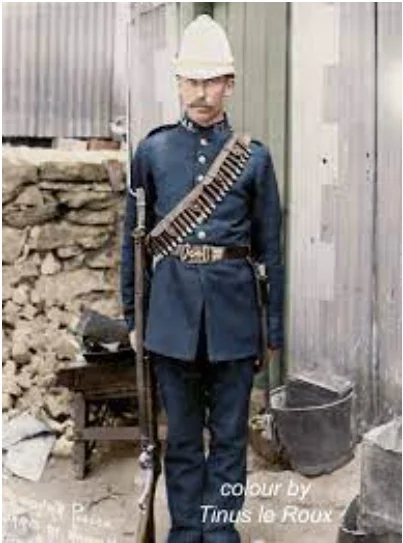 Служащий Южно-Африканской Республиканской Полиции с винтовкой со штыком.