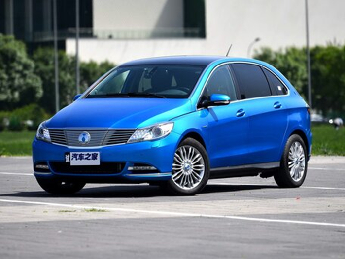 Denza 500 (первая модель) - это по сути Мерс B-Класс с батареей и приводом BYD.