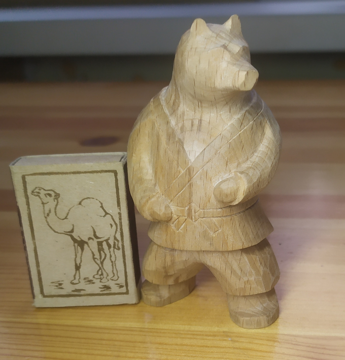 Классическое фото с коробкомдля масштаба