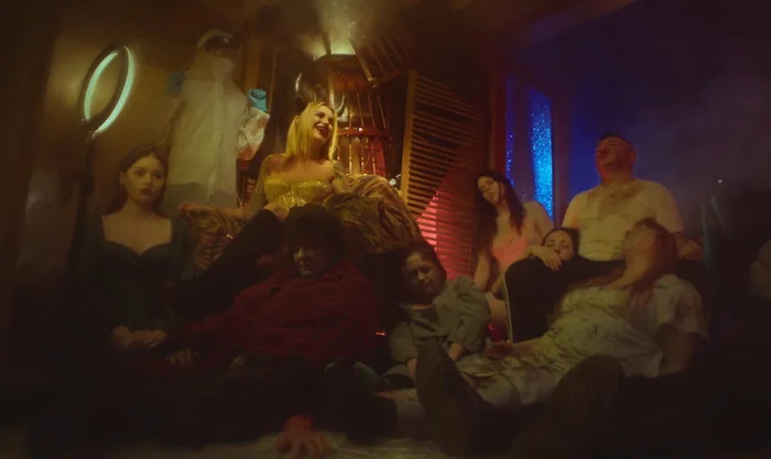 Внутри каракурта (2025) российский независимый трэш хоррор, который уже можно посмотреть Фильмы, Советую посмотреть, Актеры и актрисы, Новости кино и сериалов, Фильмы ужасов, Трэш, Коронавирус, Артхаус, Ужасы, Вертикальное видео, Новинки кино, Российское кино, Животные, Юмор, Домашние животные, Еда, Премьера, Полиция, Медицина, Видео, Видео ВК, Длиннопост