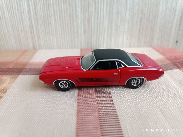 Autoworld 1:64 1974 Dodje Challendger Rallye