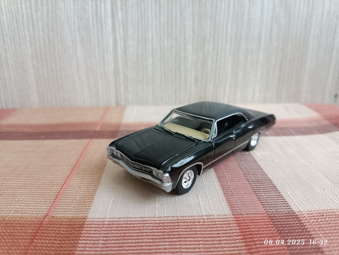 Greenlight 1:64 1967 Chevrolet Impala Sport Sedan