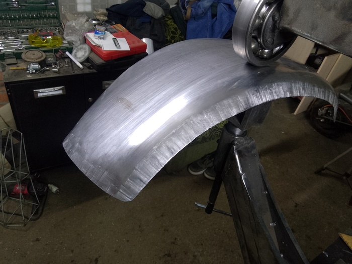 Катать железку на английском колесе туда сюда интересное занятие реально. Нервы успокаивает)) Думаешь что катаешь железку 5 минут, а прошло на самом деле полчаса-час