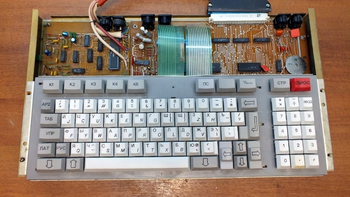 картинка с инета, но точно такой же был аппарат.