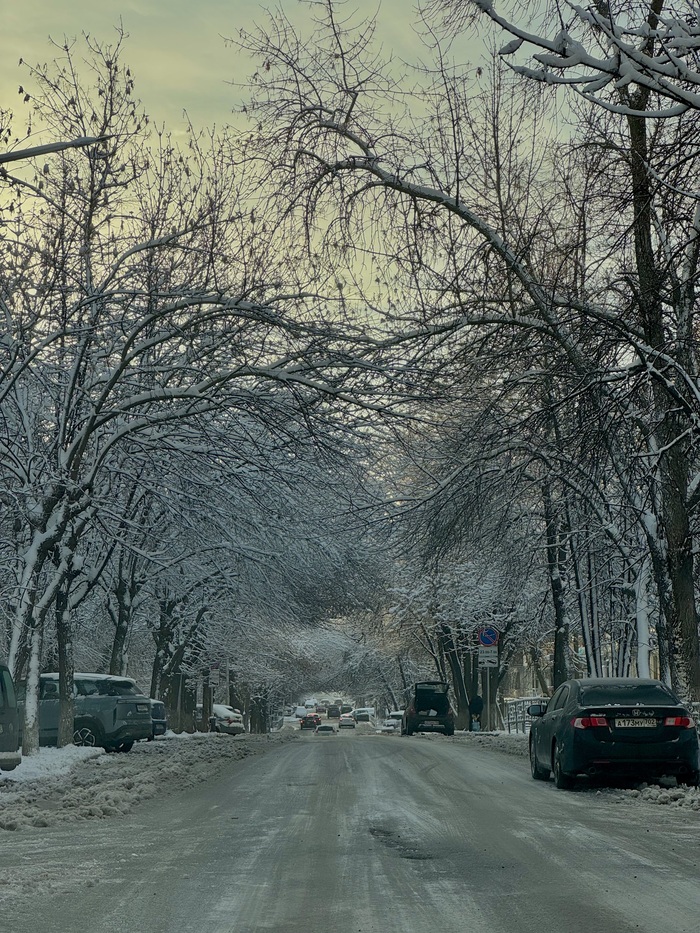 Город после апрельского снегопада