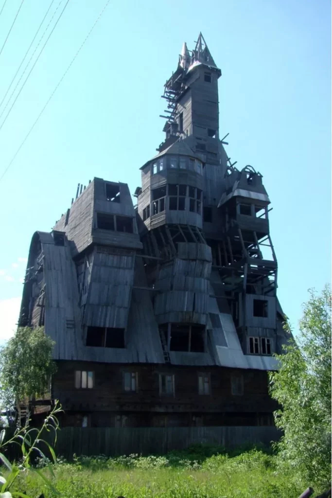 Дом Сутягина вблизи