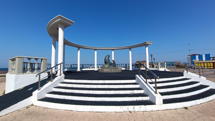 Здесь проходят все горадские праздники, на сцене выступают местные и приезжие таланты.