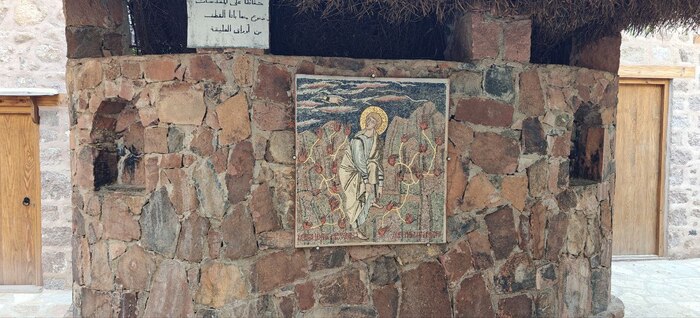 Моисей обувающий сандалии