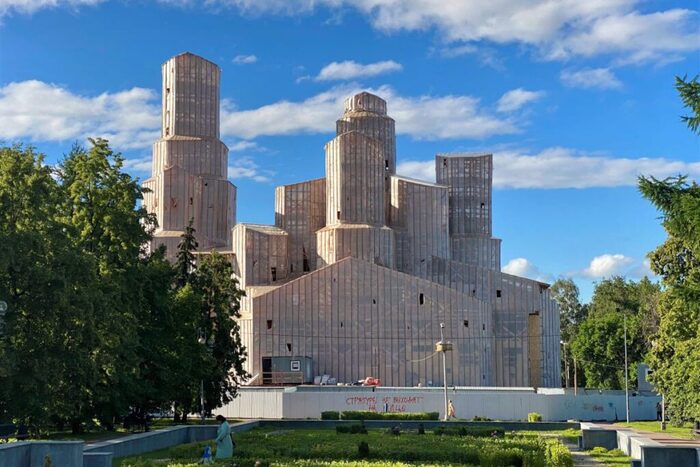 Храм Александра Невского на Алом поле в реставрационных лесах. Фото Валерия Долженко. Источник: <!--noindex--><a href="https://pikabu.ru/story/voobrazhaemaya_evropa_12621080?u=http%3A%2F%2Fsobory.ru&t=sobory.ru&h=167e593b8c5355658e4d18b211728027e42a5bd5" title="http://sobory.ru" target="_blank" rel="nofollow noopener">sobory.ru</a><!--/noindex-->