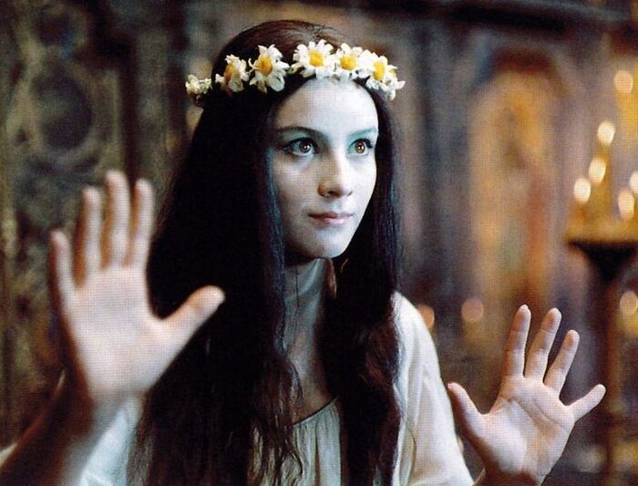 Фильм "Вий" 1967 года . В роли панночки - Наталья Варлей. Та самая "спортсменка, комсомолка, красавица" из "Кавказской пленницы или новых Приключений Шурика".