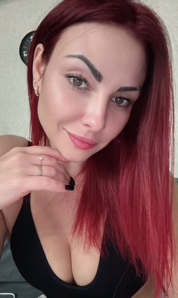 Elena the Beautiful - Girls, Long hair, Neckline, The photo