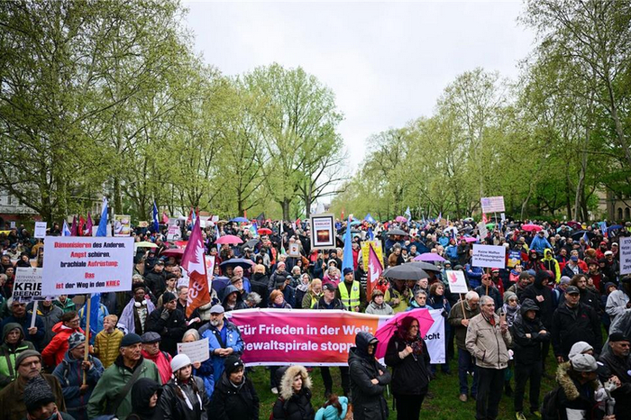Германия: Пасхальный марш в Берлине с сотнями участников Политика, Германия, Россия, Украина, США, Палестина, Газа, Сектор Газа (территория), Израиль, Спецоперация, Милитаризм, Берлин, Длиннопост