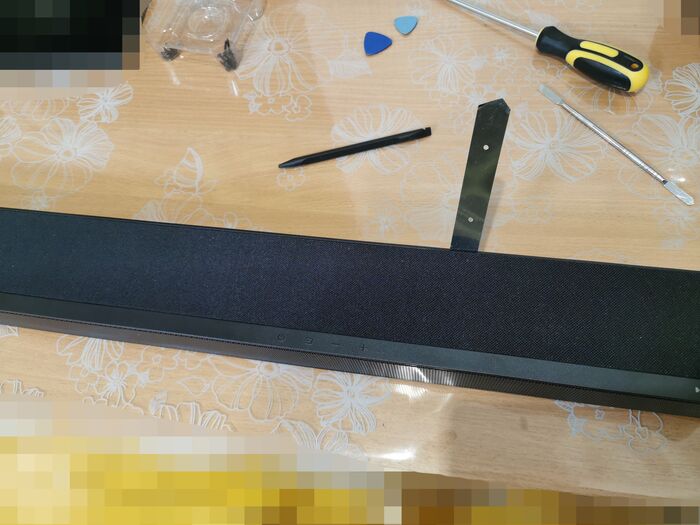 Поддеваем лопаткой и снимаем верхнюю панель