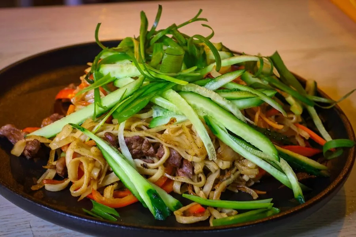 Это что-то вроде лапши вок по-бурятски