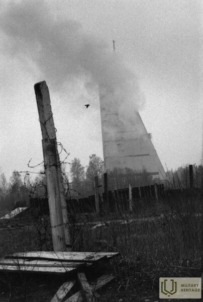 Каждый вечер по пляжу ездил Зилок и оставлял борозду, чтобы враг не прошёл