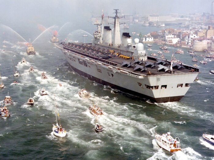  HMS Invincible (R05)          1982 .
