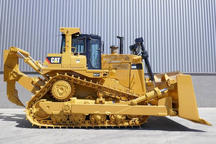 Современный гражданский Cat D9R