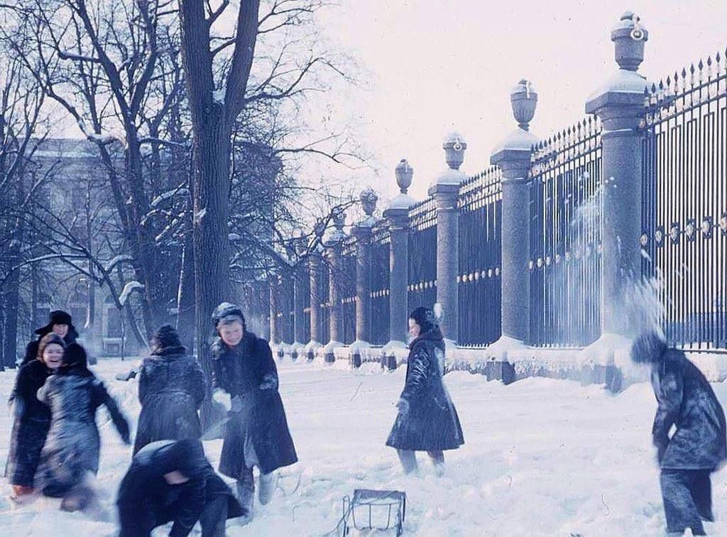 Snowballs! Leningrad, 1950s - The photo, Film, the USSR, Childhood in the USSR, Leningrad, Old photo, 1950