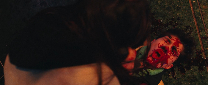 В динамике при стрельбе слишком заметно, что кровь дорисована