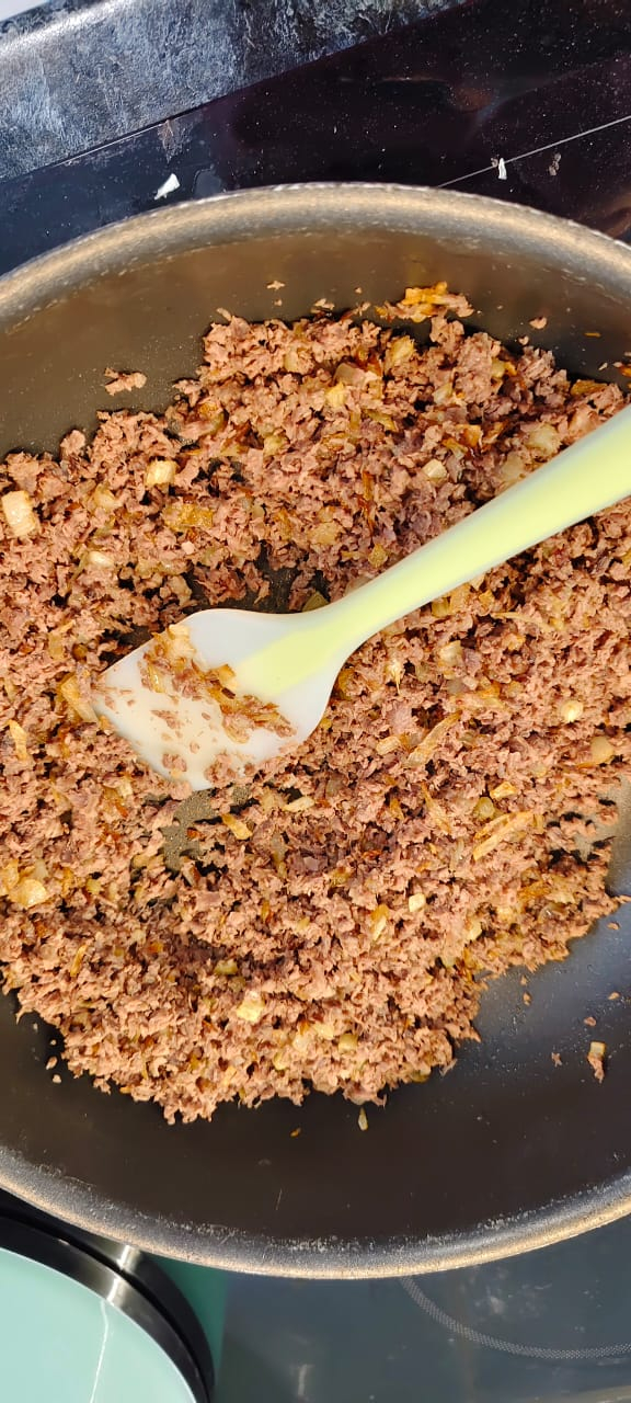 Добавляю фарш.