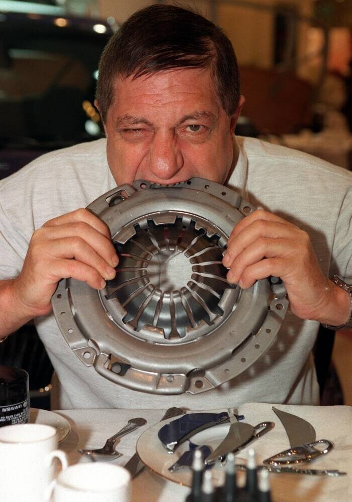 Мишель Лотито на Лондонском автосалоне 1997 года