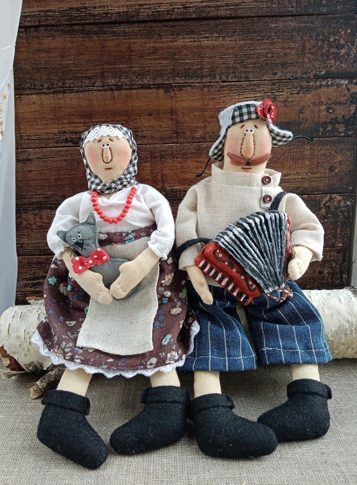 Сделала домовых, в каждом доме они есть, я в этом уверена. У нас такие