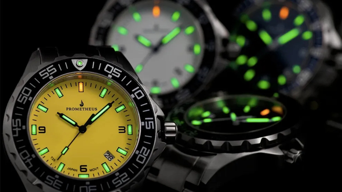 Тритий используют для люминофорного покрытия. Например, часов