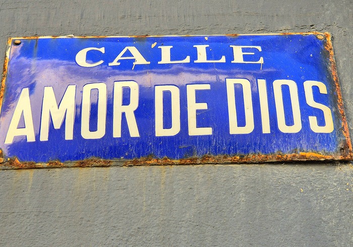 Calle Amor de Dios.  " ".