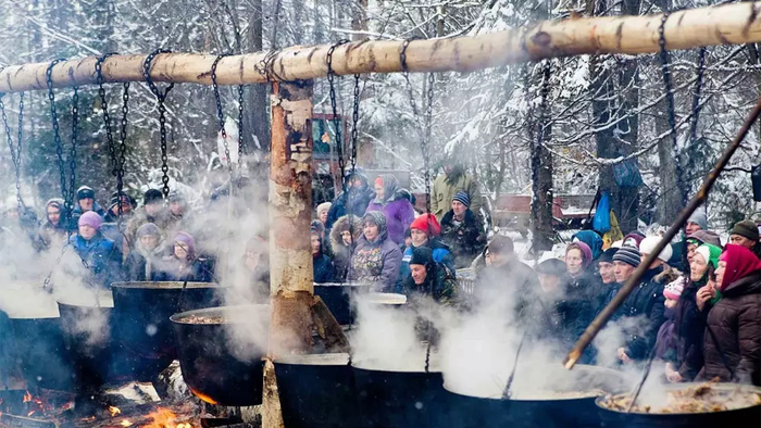 Когда основные приготовления завершены, слово берет карт. Слова молитвы каждый раз придумываются заново до моления