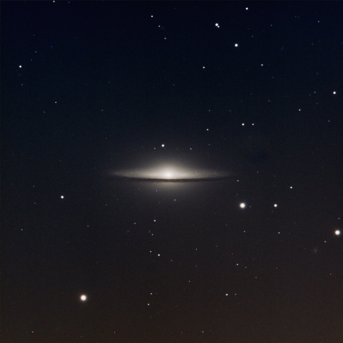      -  M104 NGC 4594   ,    .   , , ,  , , , 